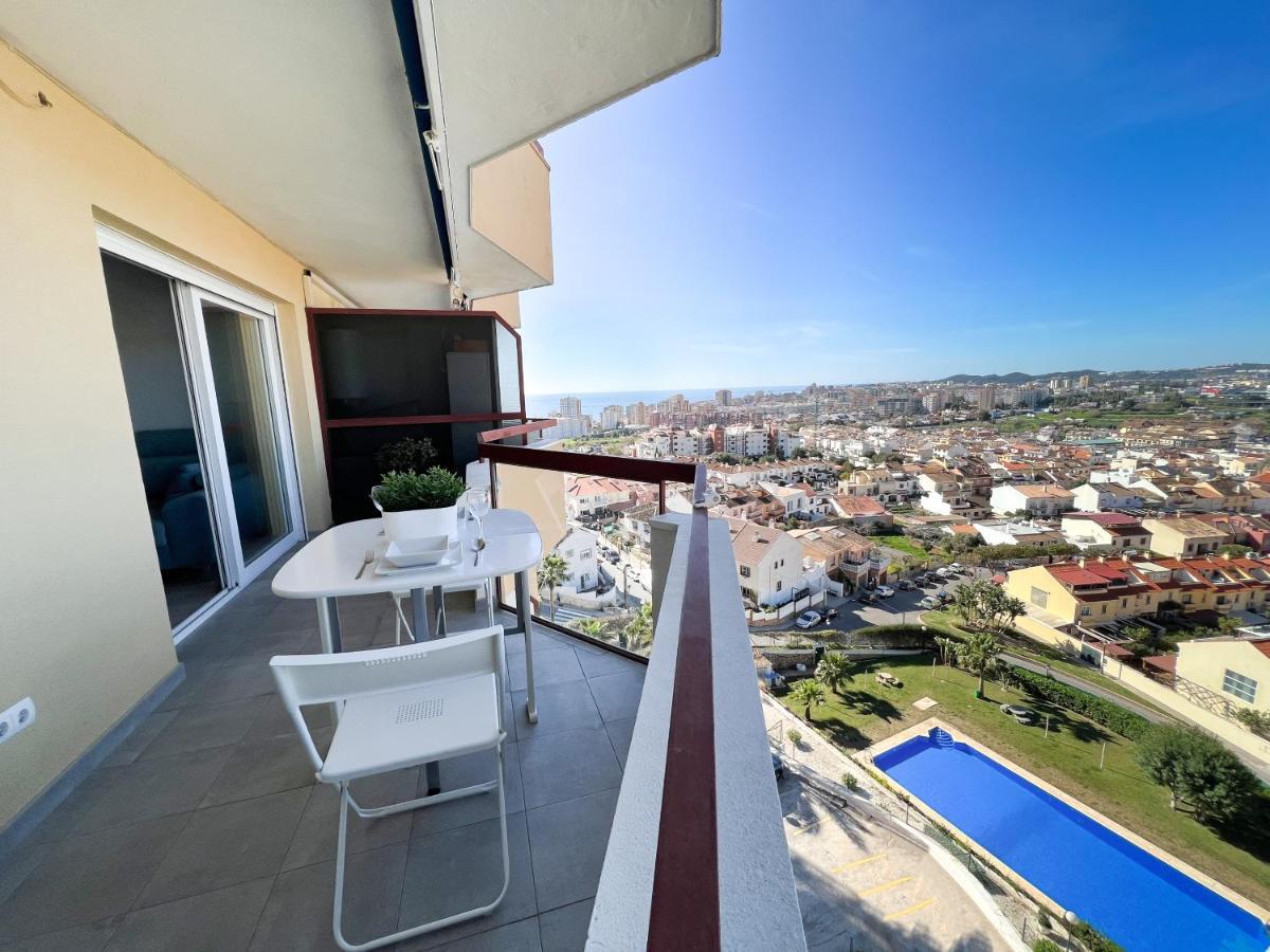 Apartamento A 900 M De La Playa Y Con Vistas Al Mar En Фуeнхирола Екстериор снимка