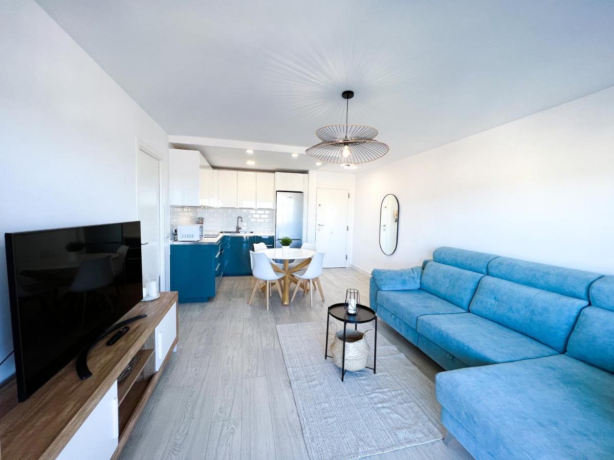 Apartamento A 900 M De La Playa Y Con Vistas Al Mar En Фуeнхирола Екстериор снимка