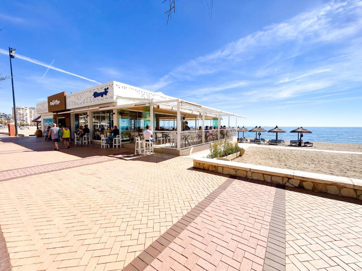 Apartamento A 900 M De La Playa Y Con Vistas Al Mar En Фуeнхирола Екстериор снимка