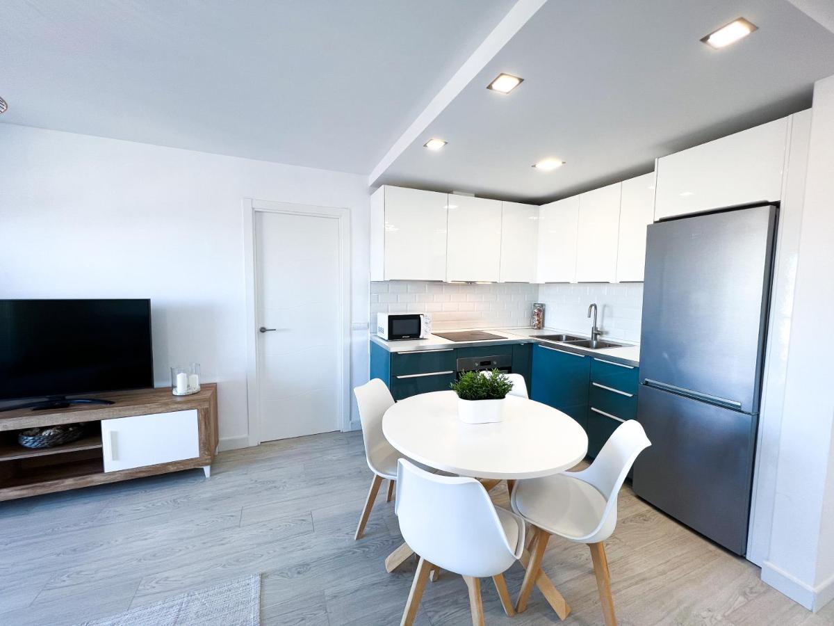 Apartamento A 900 M De La Playa Y Con Vistas Al Mar En Фуeнхирола Екстериор снимка