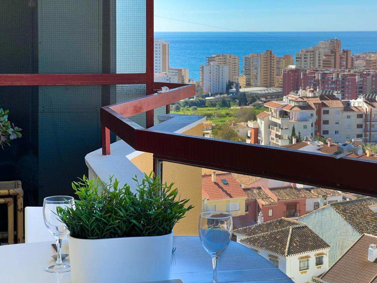 Apartamento A 900 M De La Playa Y Con Vistas Al Mar En Фуeнхирола Екстериор снимка