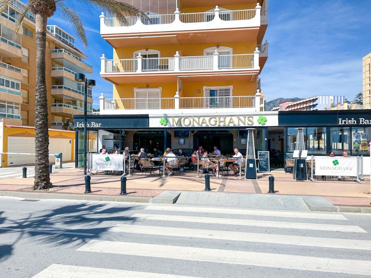 Apartamento A 900 M De La Playa Y Con Vistas Al Mar En Фуeнхирола Екстериор снимка