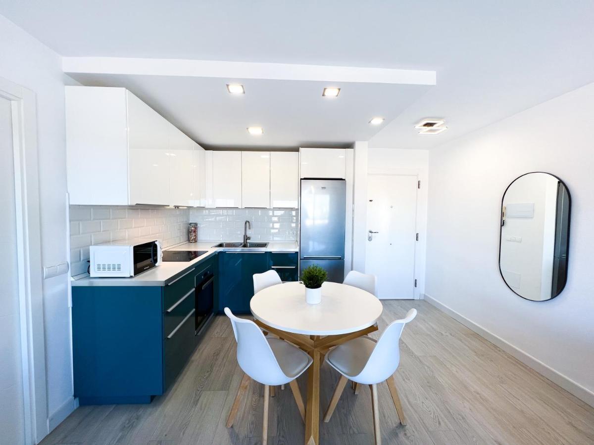 Apartamento A 900 M De La Playa Y Con Vistas Al Mar En Фуeнхирола Екстериор снимка