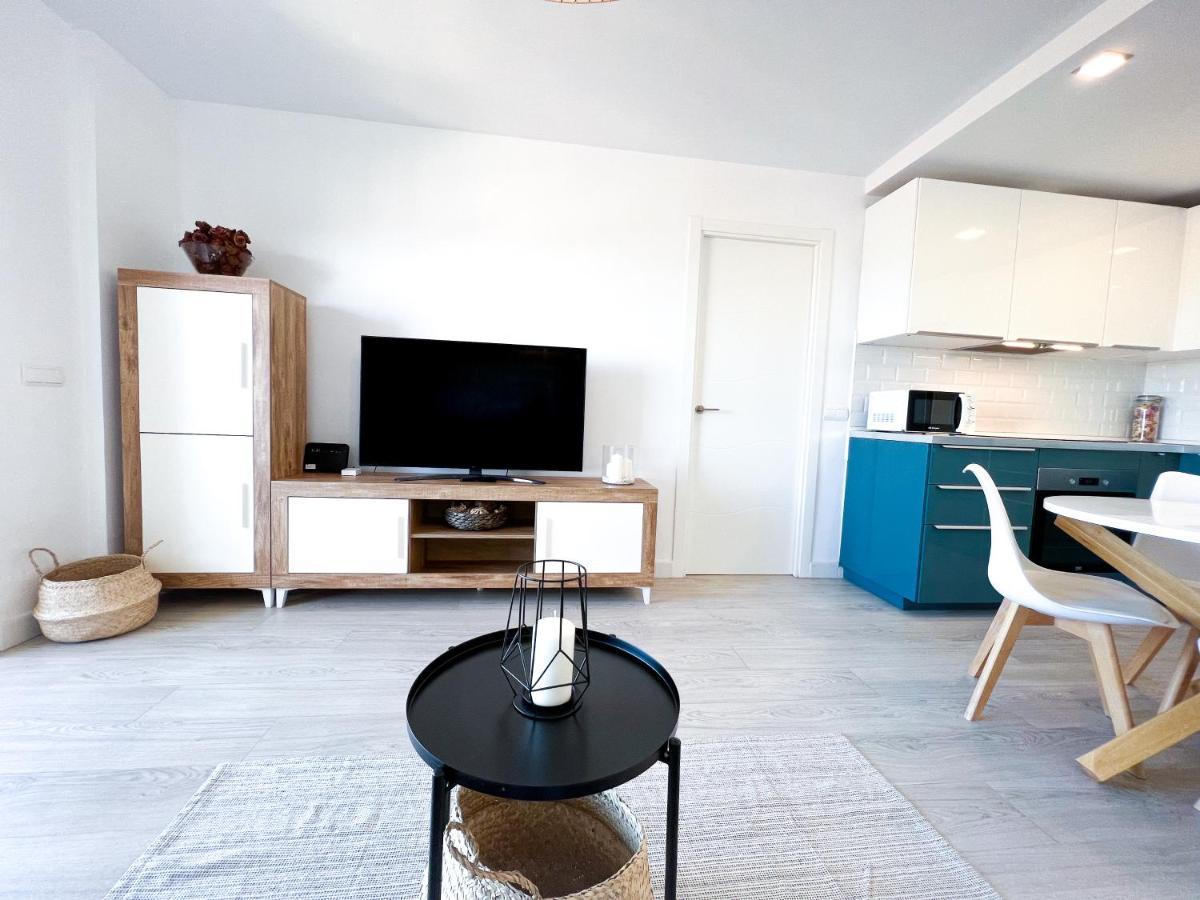 Apartamento A 900 M De La Playa Y Con Vistas Al Mar En Фуeнхирола Екстериор снимка