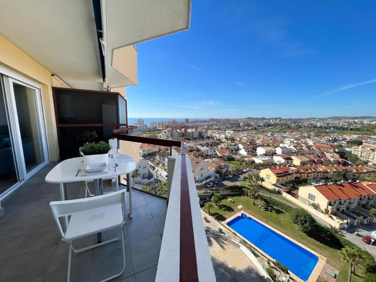 Apartamento A 900 M De La Playa Y Con Vistas Al Mar En Фуeнхирола Екстериор снимка