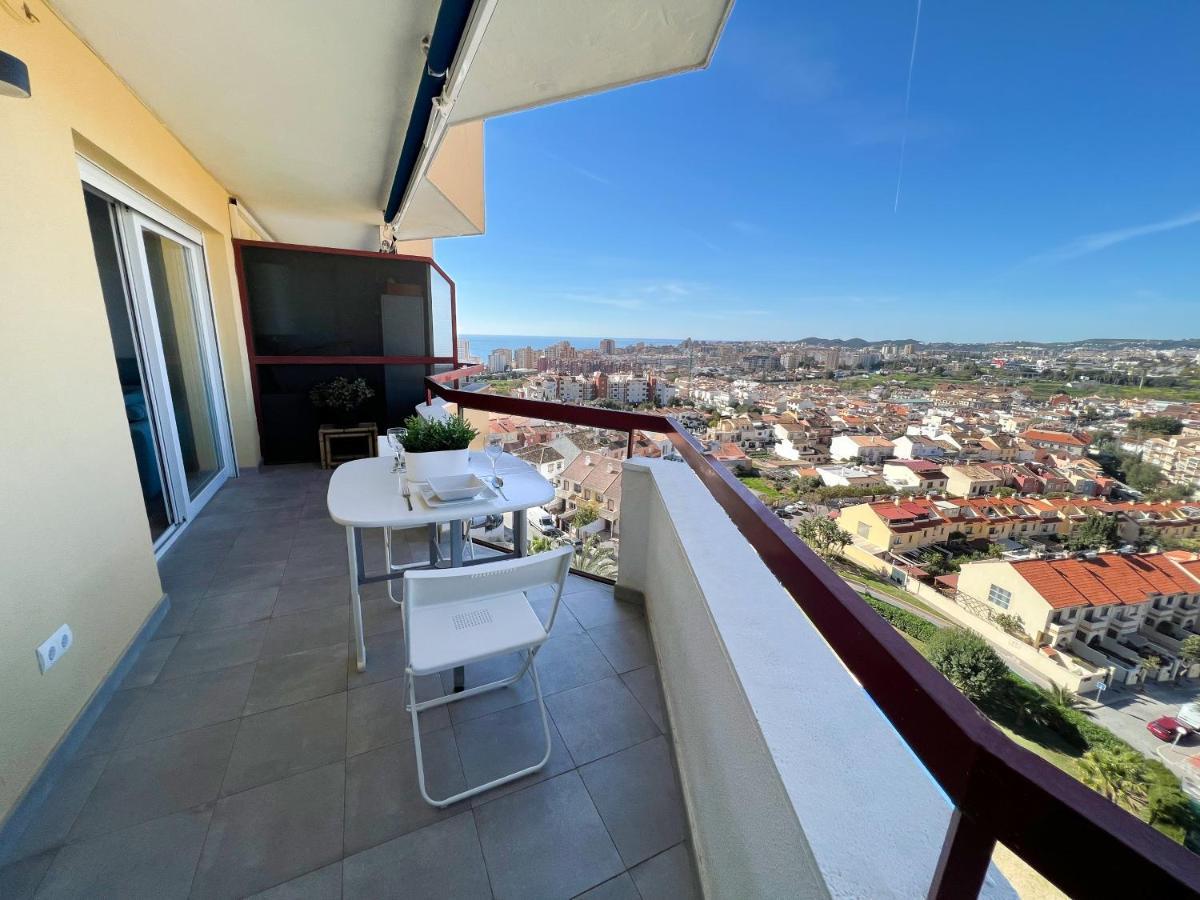 Apartamento A 900 M De La Playa Y Con Vistas Al Mar En Фуeнхирола Екстериор снимка