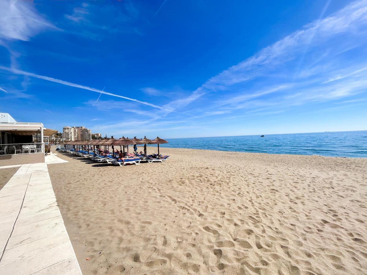 Apartamento A 900 M De La Playa Y Con Vistas Al Mar En Фуeнхирола Екстериор снимка