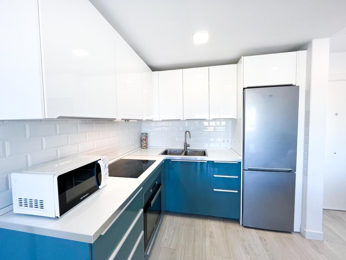 Apartamento A 900 M De La Playa Y Con Vistas Al Mar En Фуeнхирола Екстериор снимка