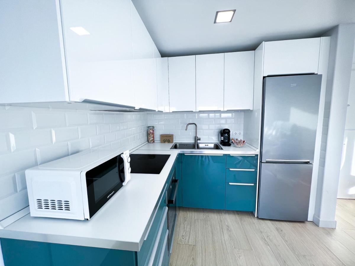 Apartamento A 900 M De La Playa Y Con Vistas Al Mar En Фуeнхирола Екстериор снимка