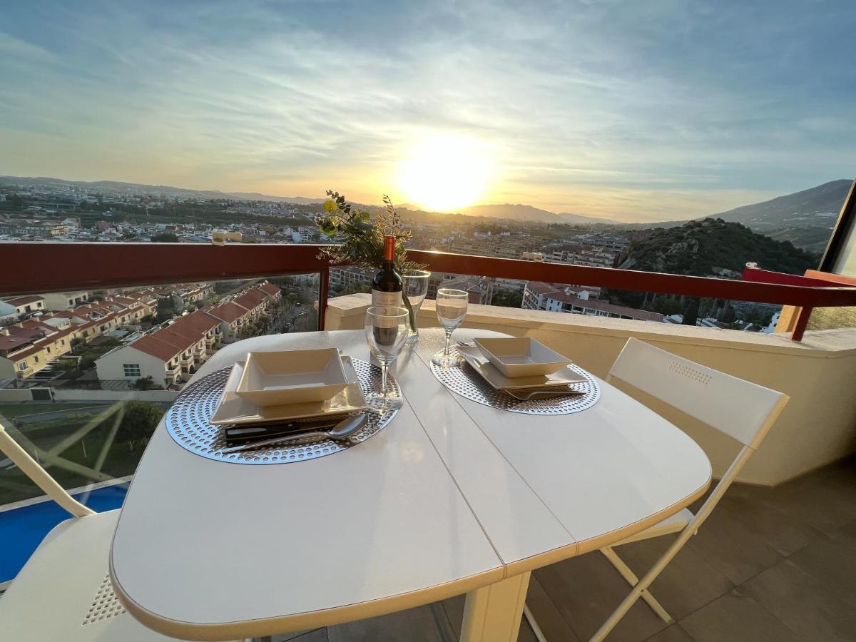 Apartamento A 900 M De La Playa Y Con Vistas Al Mar En Фуeнхирола Екстериор снимка