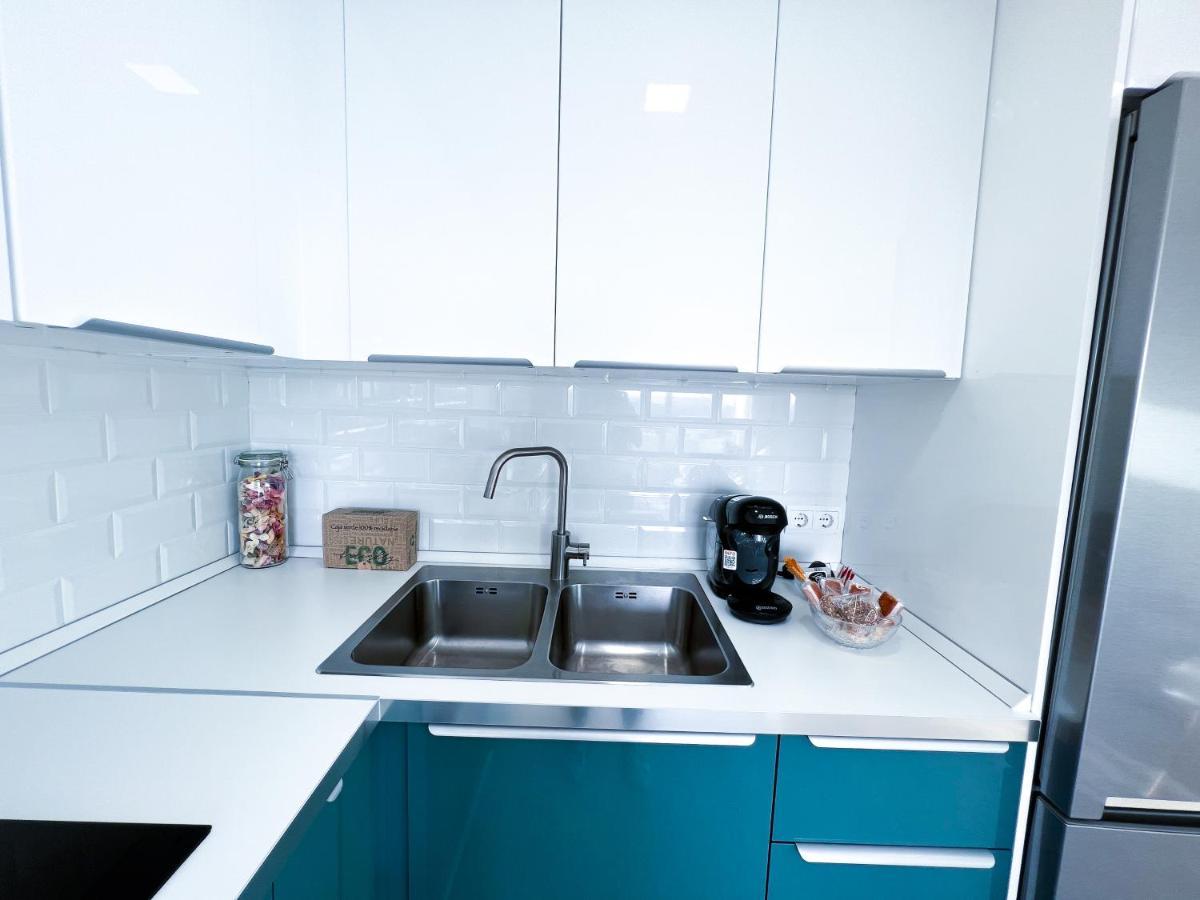 Apartamento A 900 M De La Playa Y Con Vistas Al Mar En Фуeнхирола Екстериор снимка