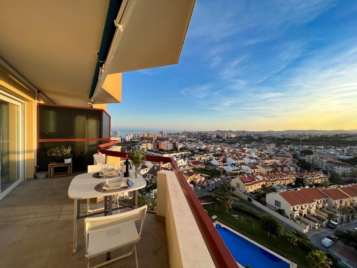 Apartamento A 900 M De La Playa Y Con Vistas Al Mar En Фуeнхирола Екстериор снимка