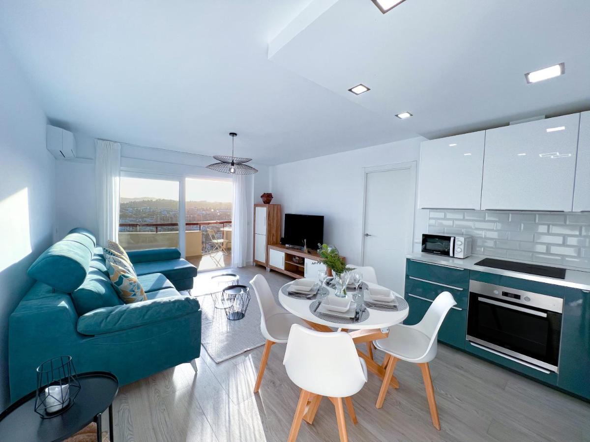 Apartamento A 900 M De La Playa Y Con Vistas Al Mar En Фуeнхирола Екстериор снимка